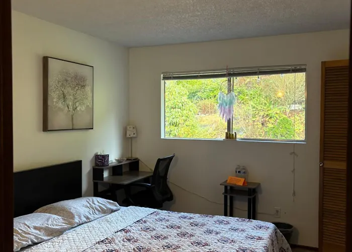 Gardenview Queen-Size Bedroom
