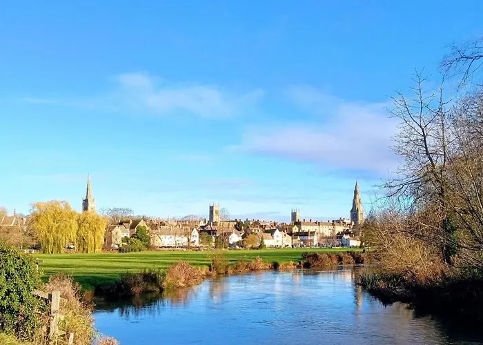 2 Bedroom Hidden Gem In Stamford With Parking