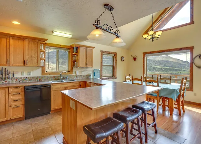 Stunning Hilltop Home By John Day Fossil Beds