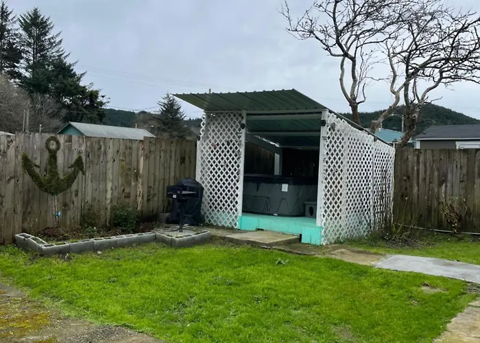 The Cozy Crab Cottage