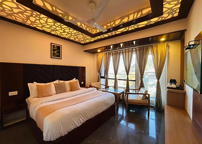 Dwaper Palace A Luxury Property Near Library Chowk, Mussoorie