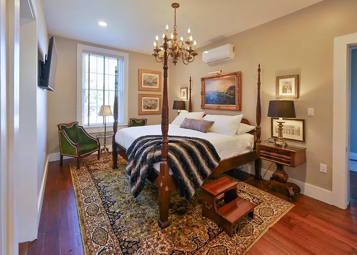 Magnolia Hall - Armstrong Suite - King Suite