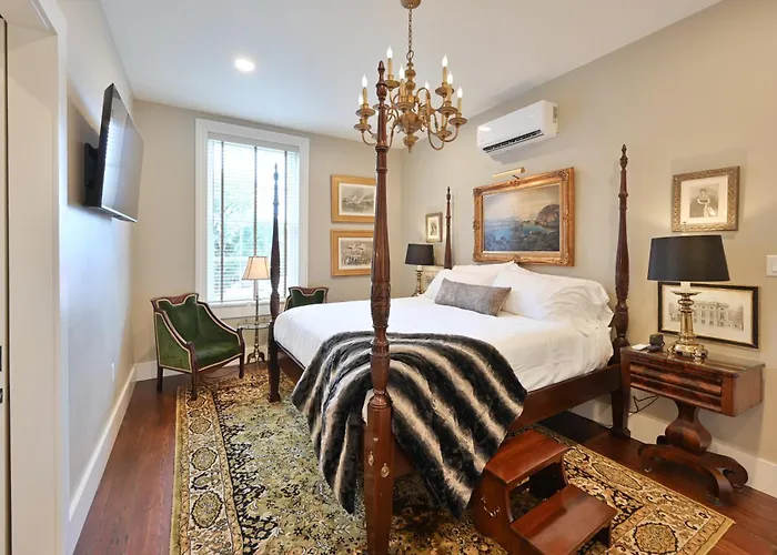 Magnolia Hall - Armstrong Suite - King Suite