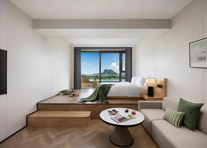 Wyndham Garden Hotel Liuzhou Five-Star Commercial Street Musical Fountain Branch