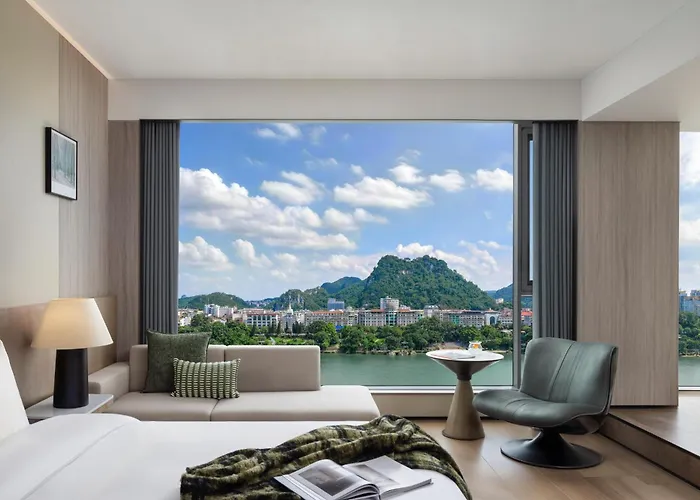 Wyndham Garden Hotel Liuzhou Five-Star Commercial Street Musical Fountain Branch