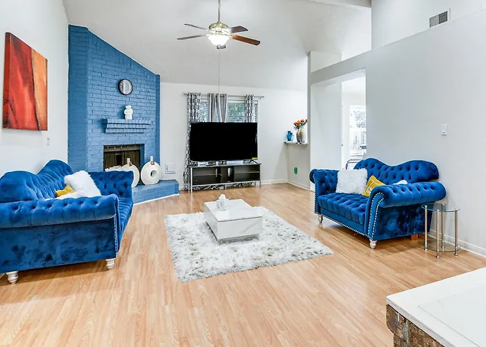 Extended Stay In Sugar Land! Family Home W/ Yard