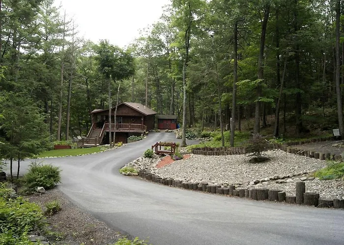 Creekside Log Cabin Rental With Kayaks In Saugerties, New York