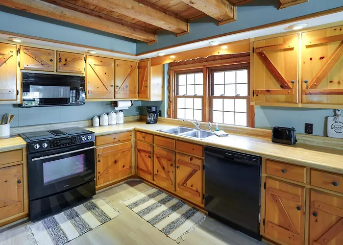 Kentucky Lake Access! Family Log Cabin W/ Deck
