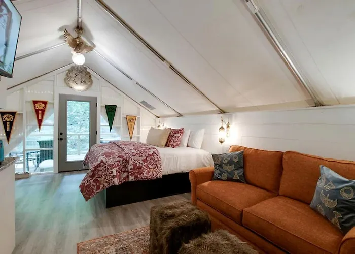 Amazing Tented Cabin With Hot-Tub In Scottsboro, Alabama