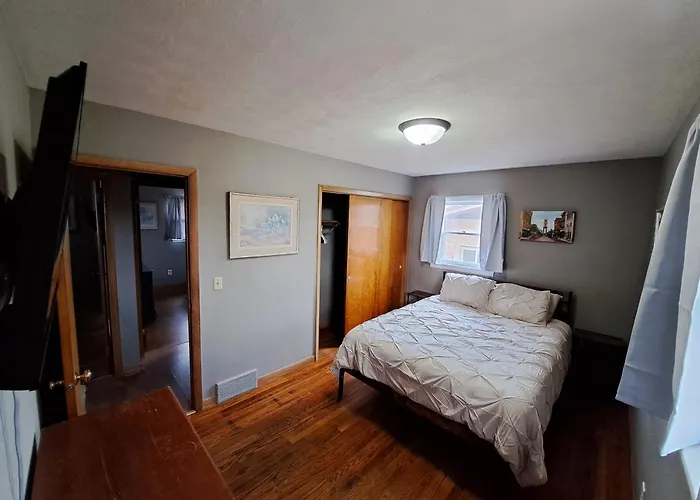 Location! Large Home, Country Views, Entertainment