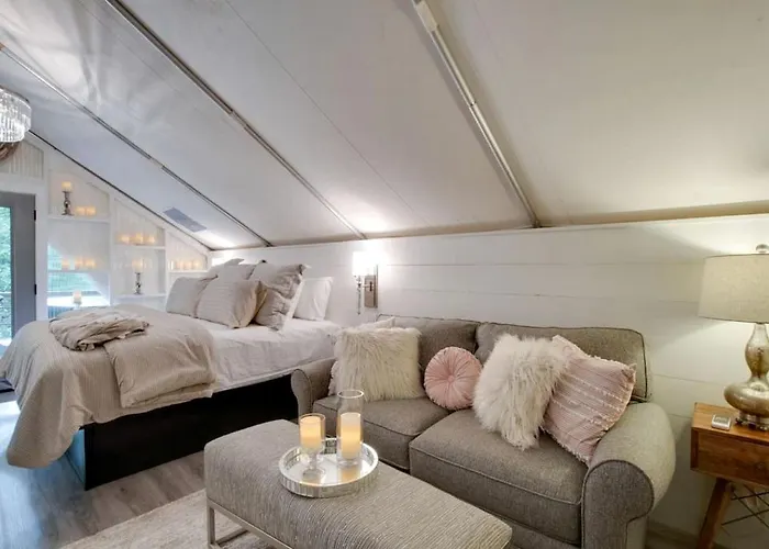 Gorgeous Tented Cabin And Sauna And Hot-Tub In Scottsboro, Alabama