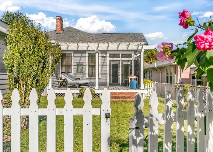 La Belle Bungalow - 2B2B, Pet Friendly With Fee