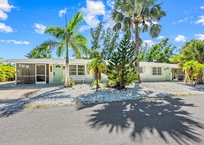 Walk To Beach And Cedars East Club Amenities - Pool, Tennis, Fitness Center
