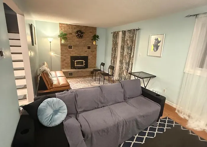 Cozy Belleville Retreat Near Dt & Waterfront