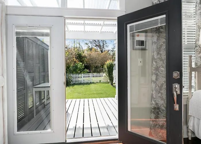 La Belle Bungalow - 2B2B, Pet Friendly With Fee