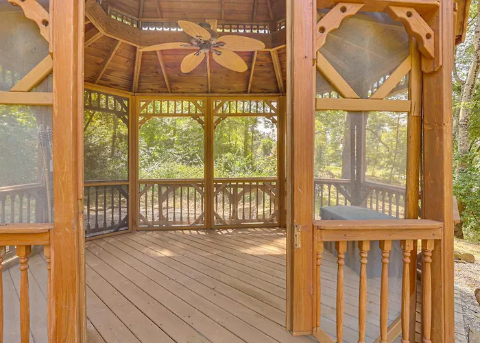 Charming Couples Cabin On 40 Acres In Zanesville