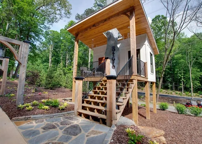 Incredible Tented Cabin Nestled Amidst Trees In Scottsboro, Alabama