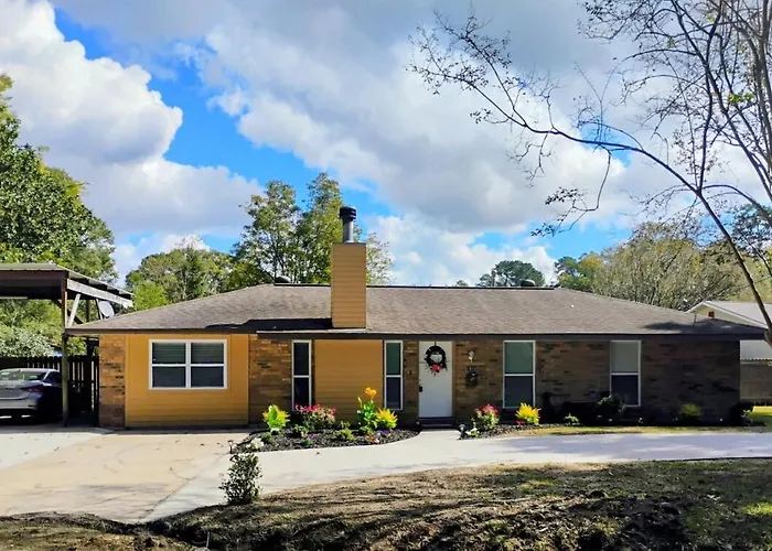 The Denham Springs Esape- Pool, Comfort & Charm