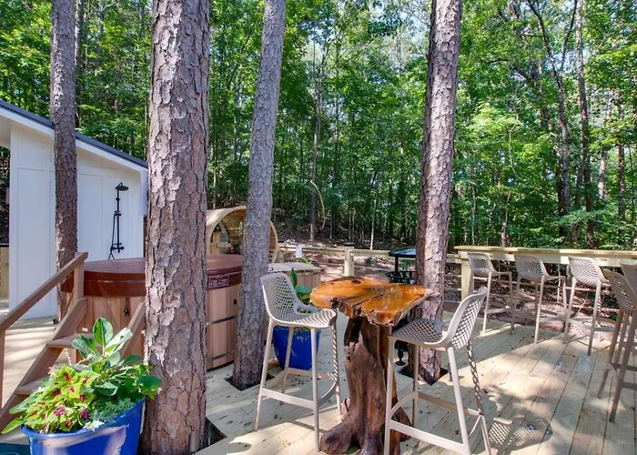 Amazing Tented Cabin With Hot-Tub In Scottsboro, Alabama