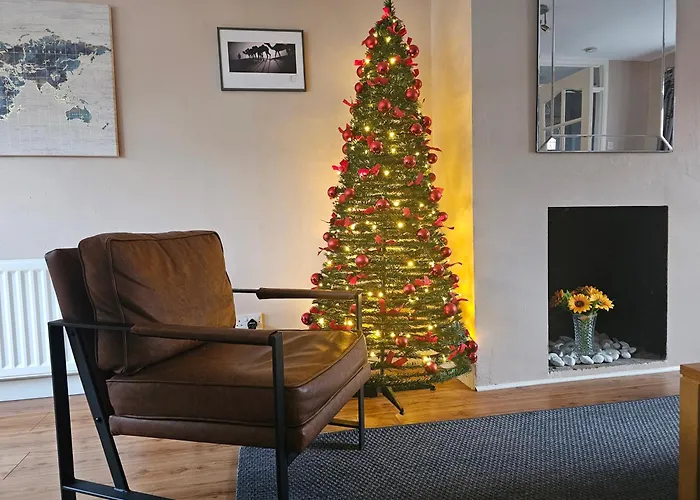 Stylish Home In Trendy Area Close To City Centre, With Parking
