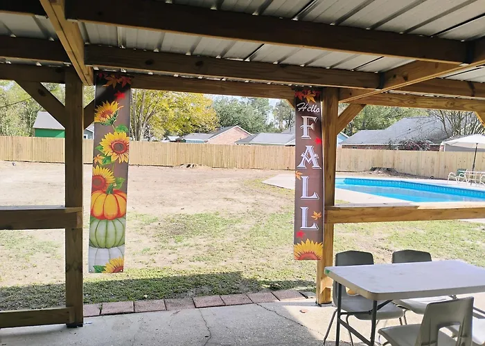 The Denham Springs Esape- Pool, Comfort & Charm
