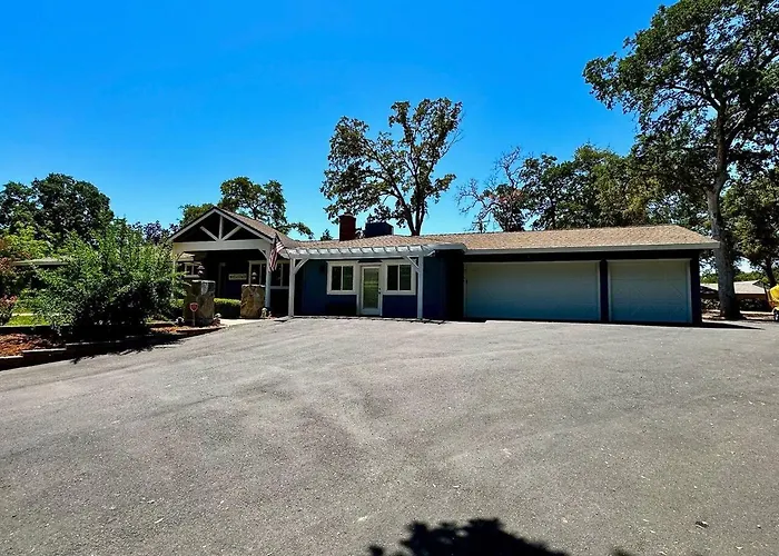Peaceful Country Getaway Near Casino Shopping