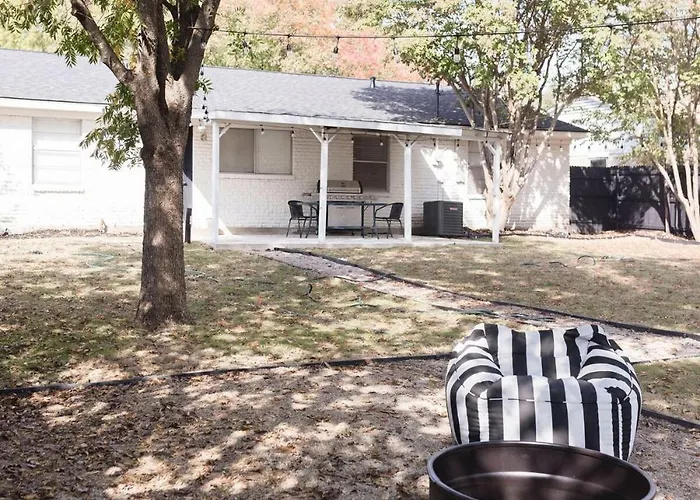 The Rodeo House - Near Rodeo Arena