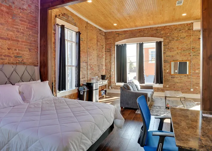 Walk To Courthouse Sq! Loft-Style Marshall Studio