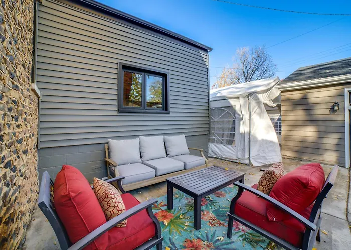 Pet Friendly! Near Casinos & Lake Michigan Beaches