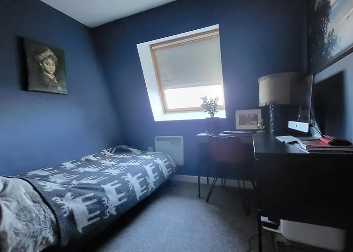 2 Bedroom Apartment Basingstoke Close To Train Station With Parking