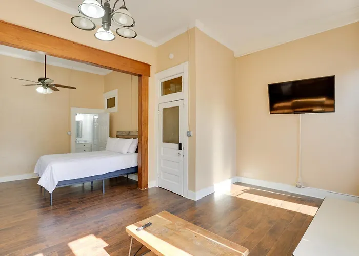 Pet-Friendly Studio In Historic Dtwn Marshall!
