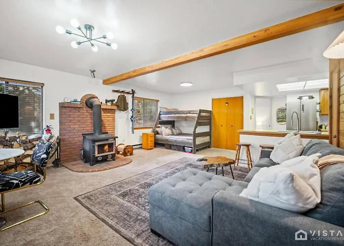 Ski Hill Views And Cozy Fireplace In Brianhead