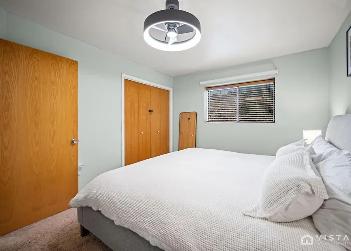 Ski Hill Views And Cozy Fireplace In Brianhead