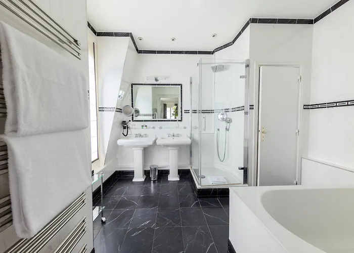 Hotel Pavillon Henri IV
