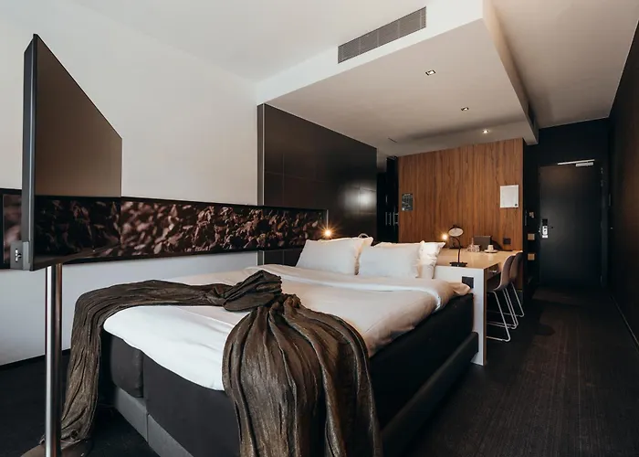 Carbon Hotel