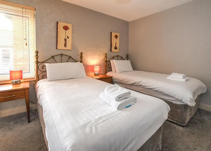 The Queens Hotel & Victoria Cloisters Apartments