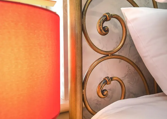 The Queens Hotel & Victoria Cloisters Apartments