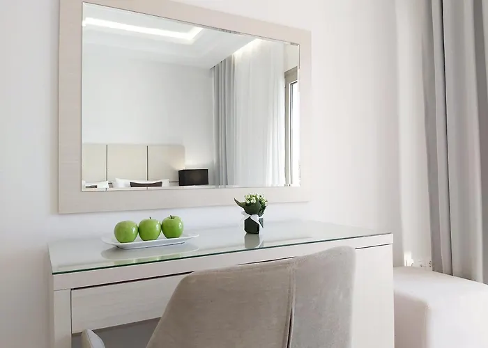 Akrogiali Exclusive Hotel (Adults Only)