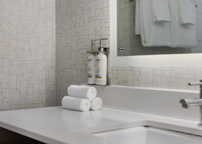Holiday Inn Express Windsor Waterfront By Ihg