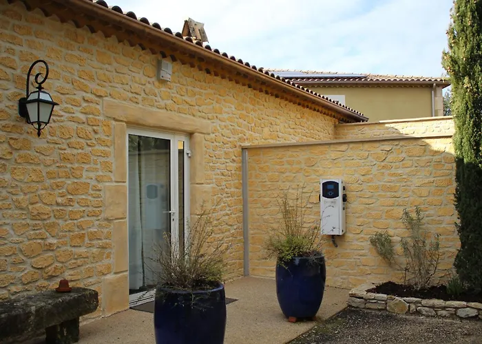 Logis Hotel La Bastide De Grignan & Restaurant La Chenaie