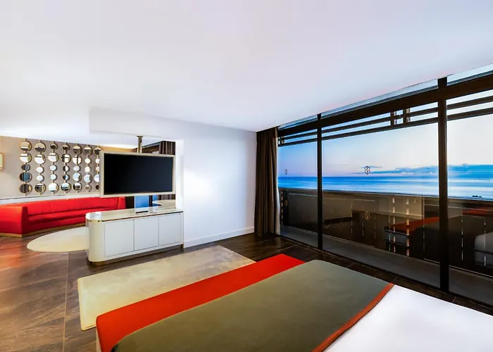 Nirvana Cosmopolitan Hotel - Convention&Sports Center