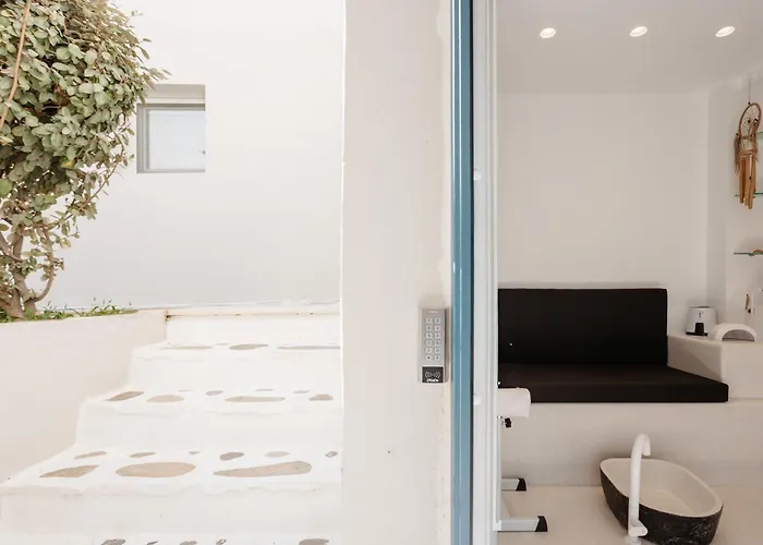 Iria Beach Art Hotel