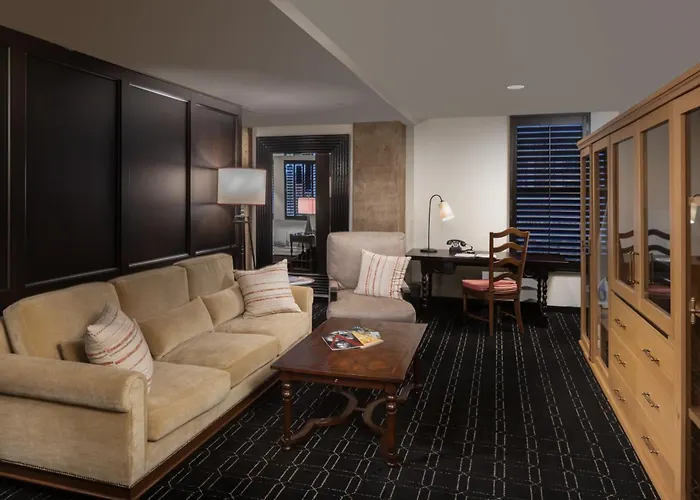 Hotel Valencia Riverwalk