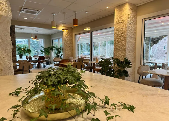 Hotel ASTORIA- Saint Etienne-Centre des Congrès-