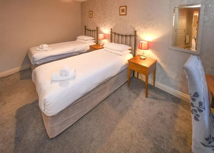 The Queens Hotel & Victoria Cloisters Apartments