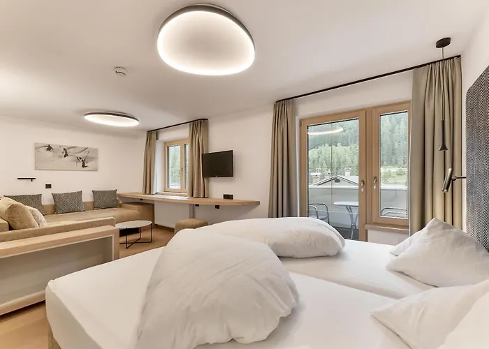Quality Hosts Arlberg - Hotel Goldenes Kreuz B&B - Sommerkarte Premium Inklusive