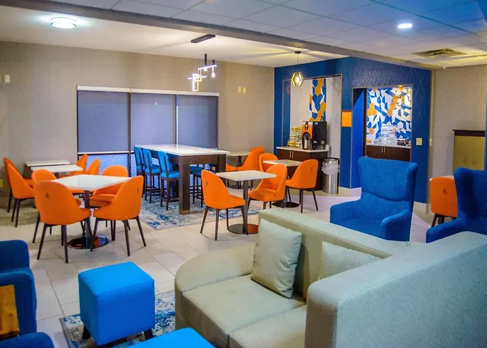 La Quinta Inn & Suites By Wyndham Fayetteville I-95
