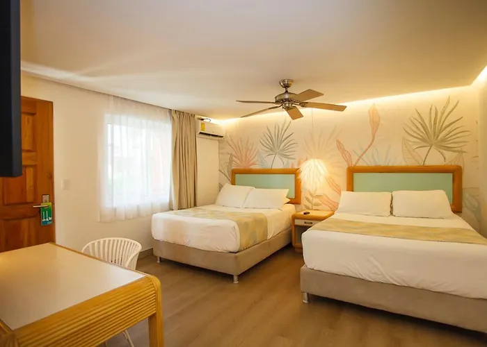 Hotel Cocoplum Beach