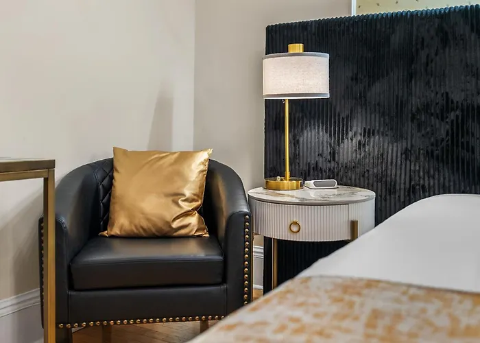 Hotel Charles-Alexandre - Par Aneyro