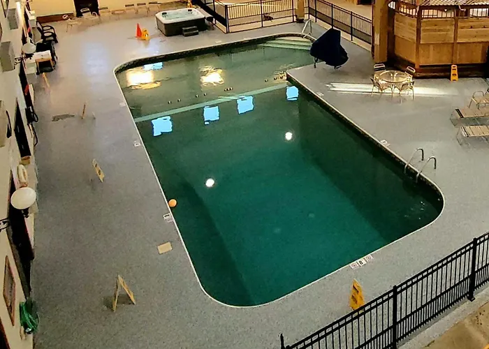 Katahdin Inn & Suites